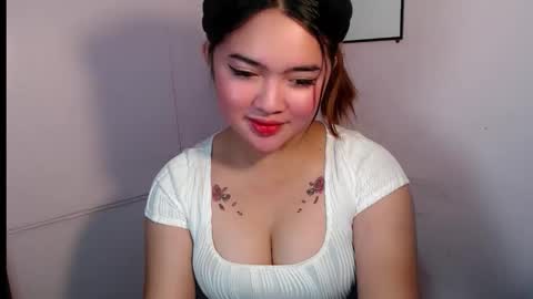 Snapshot of swallow_cummersx chatting on 10/18/25, 12:35 Jasmine online show from 10/18/25, 12:35