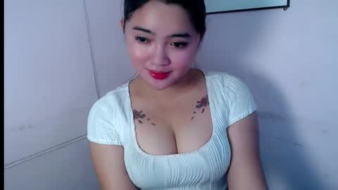 Snapshot of swallow_cummersx chatting on 10/27/25, 07:01 Jasmine online show from 10/27/25, 07:01