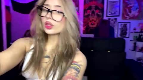 Valeria online show from 12/16/25, 08:19