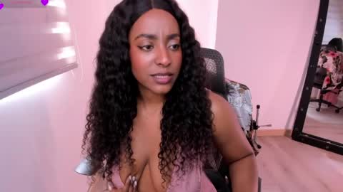 Snapshot of sweer_oshun chatting on 05/08/26, 07:19 Evangeline online show from 05/08/26, 07:19