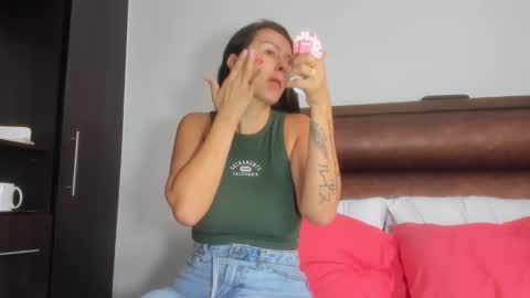 Snapshot of sweet1004 chatting on 10/23/25, 12:15 sweet1004 online show from 10/23/25, 12:15