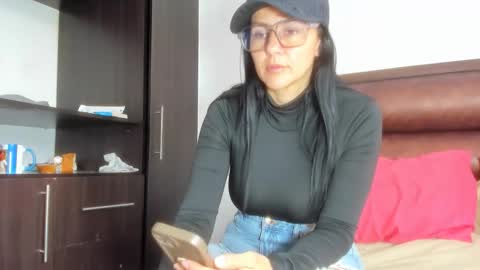 Snapshot of sweet1004 chatting on 10/24/25, 12:12 sweet1004 online show from 10/24/25, 12:12