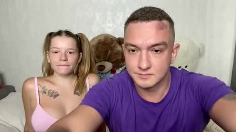 Mia and Robert online show from 10/02/25, 07:04