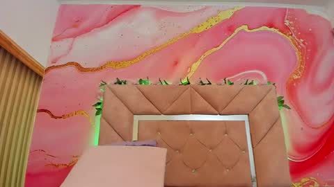 sweet__luna__ online show from 04/24/26, 11:01