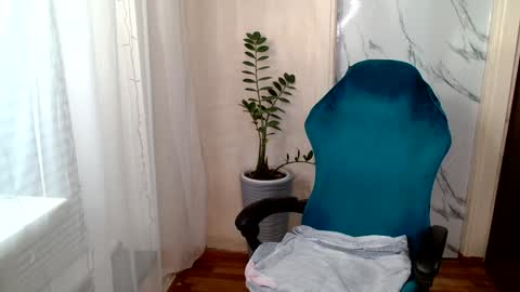 Snapshot of sweet__mooon chatting on 12/14/24, 06:35 sweet__mooon online show from 12/14/24, 06:35