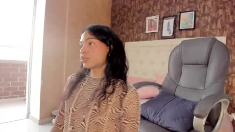 Snapshot of sweet__vanessa1 chatting on 05/19/26, 10:05 Vanessa online show from 05/19/26, 10:05