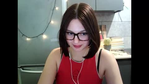 Bella dont forget thumbs up online show from 12/14/25, 11:04