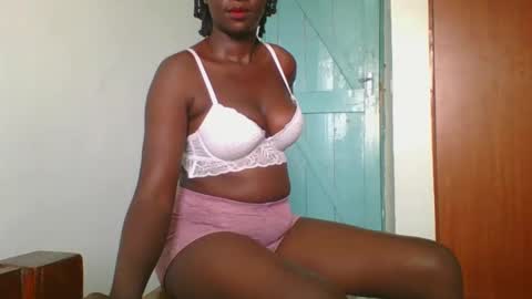 Snapshot of sweet_blackberry93 chatting on 01/08/25, 07:24 bella online show from 01/08/25, 07:24