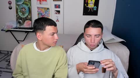 Snapshot of sweet_boys_xx chatting on 12/12/24, 04:32 CristianBrayan PVT OPEN online show from 12/12/24, 04:32