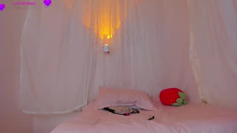 Snapshot of sweet_carine chatting on 09/13/25, 04:23 camil online show from 09/13/25, 04:23