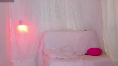 Snapshot of sweet_carine chatting on 04/20/26, 01:47 camil online show from 04/20/26, 01:47