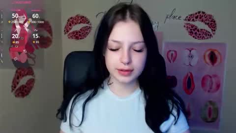 Snapshot of sweet_cherryg chatting on 04/26/26, 06:22 Ivy online show from 04/26/26, 06:22