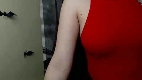 Snapshot of sweet_cherryg chatting on 05/29/26, 12:14 Ivy online show from 05/29/26, 12:14
