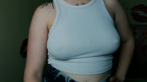 Snapshot of sweet_cherryg chatting on 06/30/26, 06:14 Ivy online show from 06/30/26, 06:14
