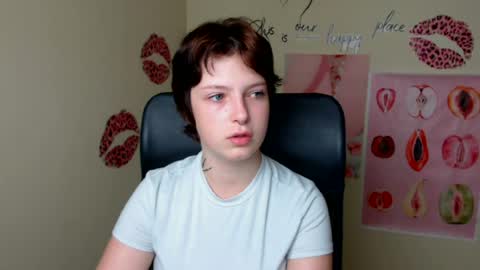 Snapshot of sweet_cherryg chatting on 07/17/26, 06:53 Ivy online show from 07/17/26, 06:53