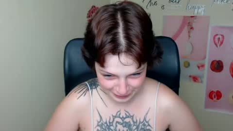 Snapshot of sweet_cherryg chatting on 07/21/26, 06:05 Ivy online show from 07/21/26, 06:05