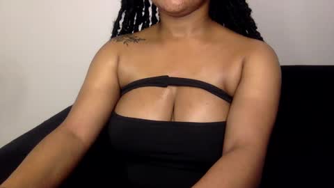 Snapshot of sweet_couples5 chatting on 01/16/25, 10:21 cutie cam0 online show from 01/16/25, 10:21