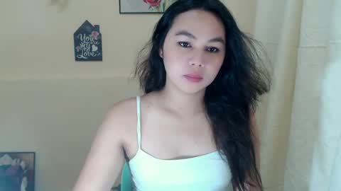 Snapshot of sweet_danicaa chatting on 05/14/26, 05:31 danice online show from 05/14/26, 05:31