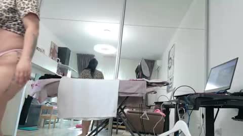 Snapshot of sweet_ella chatting on 06/18/26, 05:41 online show from 06/18/26, 05:41