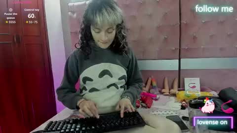  emmili  online show from 11/28/25, 12:41