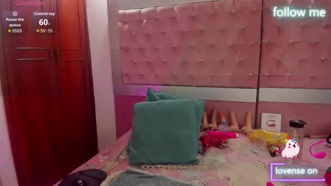  emmili  online show from 12/04/25, 12:03