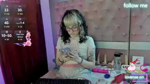  emmili  online show from 03/04/26, 12:11