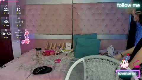 Snapshot of sweet_emmili chatting on 04/30/26, 12:22 emmili online show from 04/30/26, 12:22