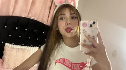 Snapshot of sweet_hannaah chatting on 06/25/26, 02:33 Hannah online show from 06/25/26, 02:33