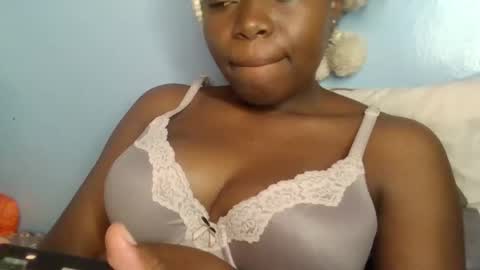 Snapshot of sweet_jamiie chatting on 10/07/25, 06:43 jay online show from 10/07/25, 06:43