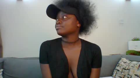 Snapshot of sweet_jenica chatting on 02/25/25, 04:24 ESTHER NEEMA online show from 02/25/25, 04:24