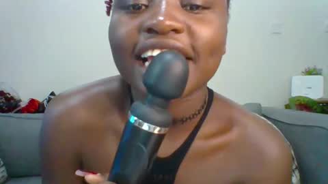 Snapshot of sweet_jenica chatting on 03/06/25, 07:47 ESTHER NEEMA online show from 03/06/25, 07:47