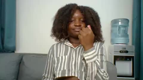Snapshot of sweet_jenica chatting on 10/13/25, 04:12 ESTHER NEEMA online show from 10/13/25, 04:12