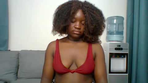 Snapshot of sweet_jenica chatting on 10/18/25, 04:15 ESTHER NEEMA online show from 10/18/25, 04:15