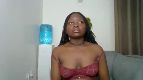 Snapshot of sweet_jenica chatting on 05/20/26, 05:02 ESTHER NEEMA online show from 05/20/26, 05:02