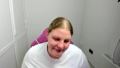 Snapshot of sweet_karla_la chatting on 06/03/26, 02:44 Karla online show from 06/03/26, 02:44
