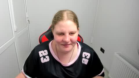 Snapshot of sweet_karla_la chatting on 06/06/26, 01:38 Karla online show from 06/06/26, 01:38