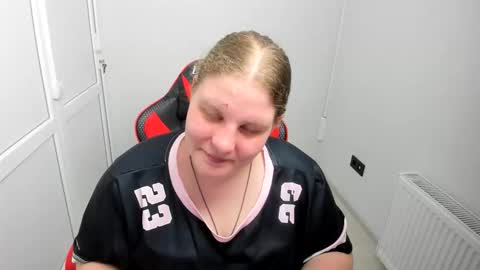 Snapshot of sweet_karla_la chatting on 06/08/26, 01:11 Karla online show from 06/08/26, 01:11