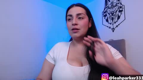 Snapshot of sweet_leah33 chatting on 10/17/25, 06:43 Leah online show from 10/17/25, 06:43