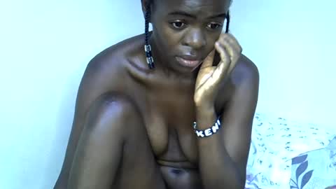Snapshot of sweet_leen2 chatting on 06/15/26, 09:00 Leen online show from 06/15/26, 09:00