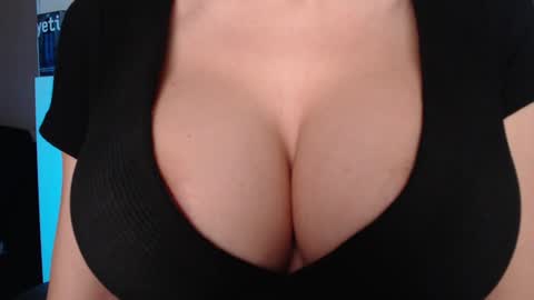 Snapshot of sweet_lil_thing chatting on 02/24/26, 04:32 Jen online show from 02/24/26, 04:32