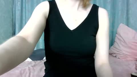 sweet_lilbunny online show from 02/22/26, 05:44