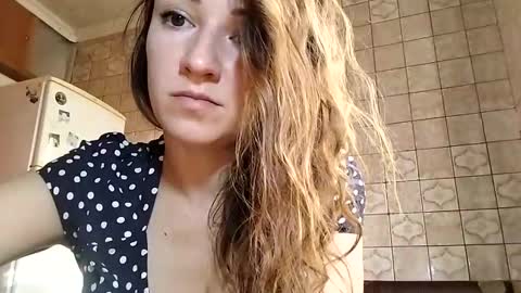 Snapshot of sweet_lilgirl_x chatting on 02/08/25, 01:01 Anna online show from 02/08/25, 01:01