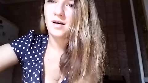 Snapshot of sweet_lilgirl_x chatting on 03/03/25, 04:46 Anna online show from 03/03/25, 04:46