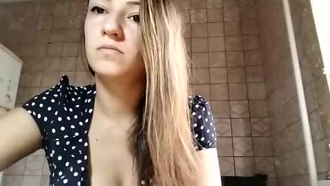 Snapshot of sweet_lilgirl_x chatting on 03/06/25, 05:57 Anna online show from 03/06/25, 05:57