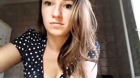 Snapshot of sweet_lilgirl_x chatting on 03/09/25, 05:44 Anna online show from 03/09/25, 05:44