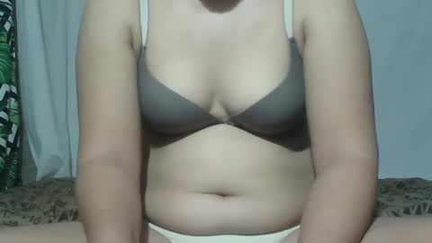 sweet_lily0613 online show from 03/03/25, 11:24