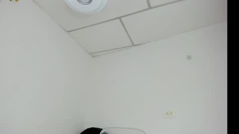 Snapshot of sweet_litle chatting on 04/24/26, 09:06 sweet_litle online show from 04/24/26, 09:06