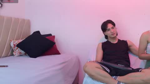 Mia online show from 05/11/26, 12:00