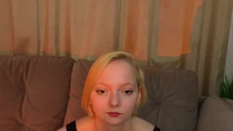Snapshot of sweet_lynx chatting on 04/15/26, 04:14 Lana online show from 04/15/26, 04:14