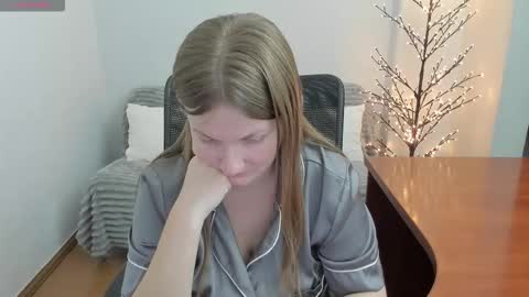 Mila online show from 12/23/25, 04:32